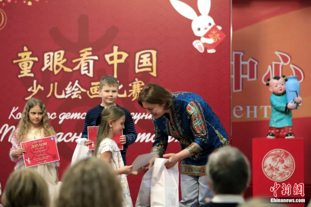 欧陆登录:东西问丨冬青国:俄罗斯人为什么喜欢中国国画?