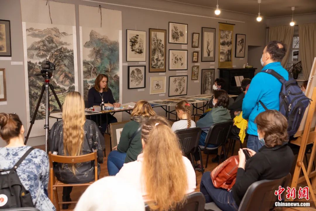 欧陆登录:东西问丨冬青国:俄罗斯人为什么喜欢中国国画?