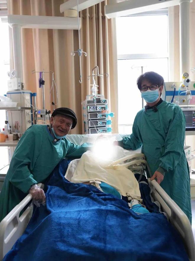 腾讯分分彩：“老太婆走了，以后不可能再有快乐两个字了……”浙江81岁陈老伯在105天跨海探病的坚持后，含泪送别了ICU中的老伴，“她想给我减轻负担”